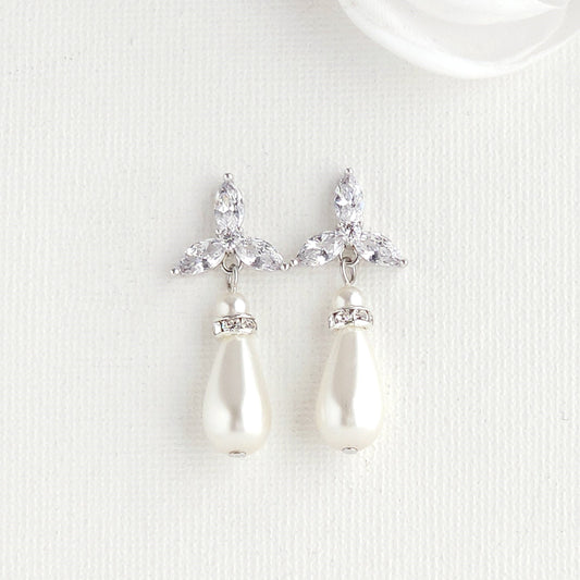 Gold Pearl Wedding Earrings: A Timeless Accessory for the Modern Bride- Flora