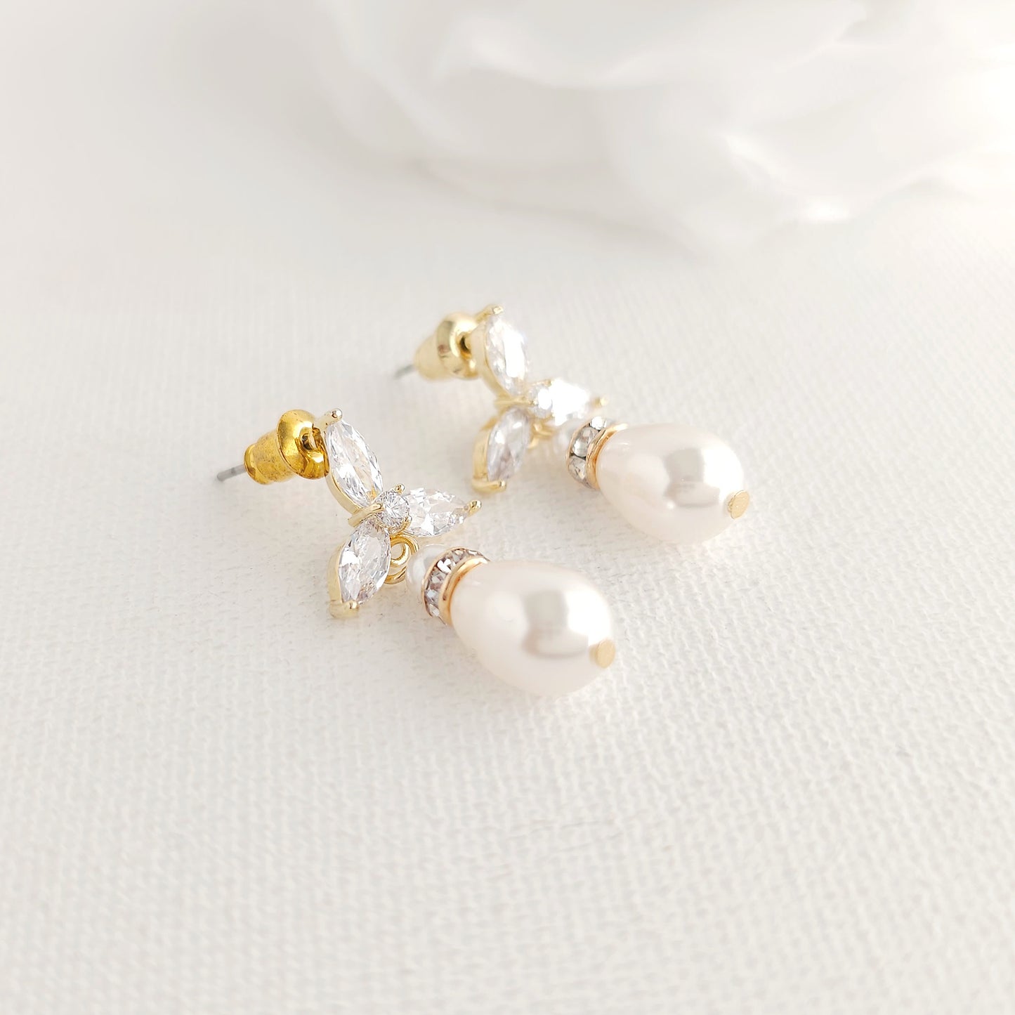 Rose Gold Flower Pearl Earrings: Simple Elegance for a Bridal Look- Flora