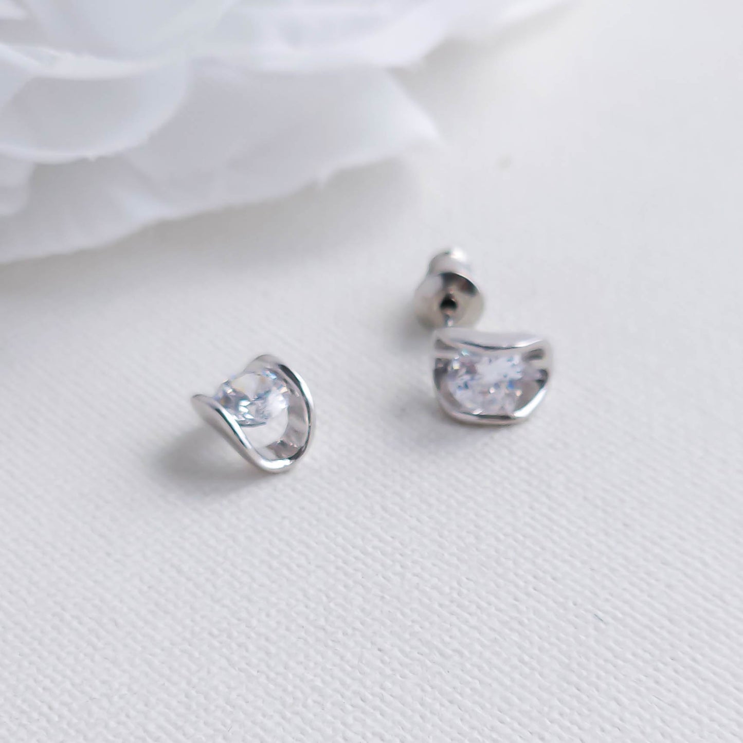 Casual Stud Earrings: Your Everyday, Minimalist Essential-Young