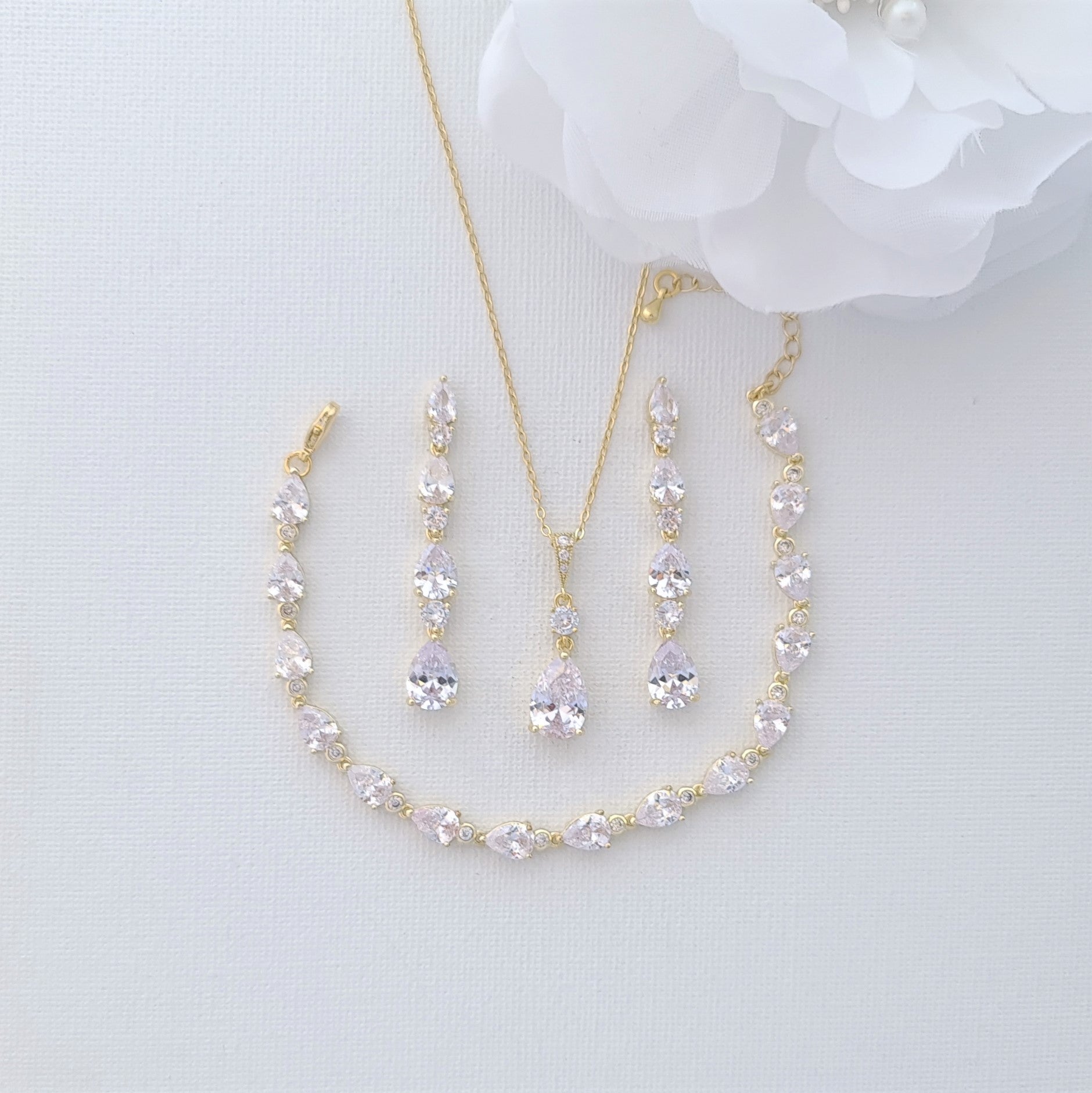 Buy Pearl Necklace Set in Gold with Matching Earrings For Brides –  PoetryDesigns