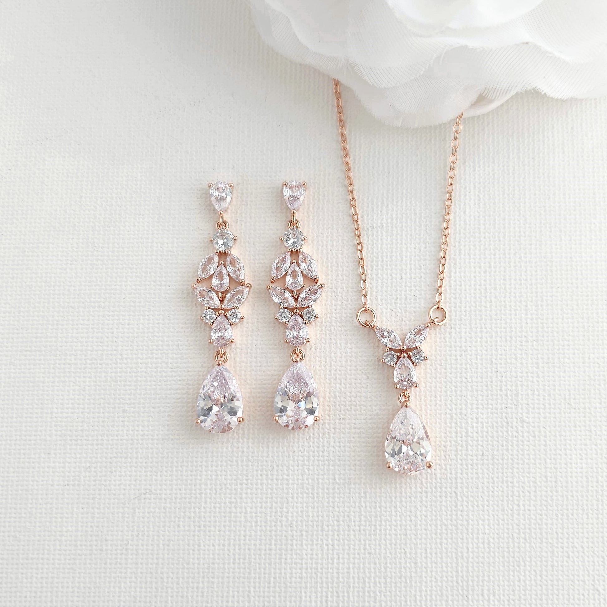Dress Jewelry Personalizing A Strapless Wedding Dress: A Step By Step Guide Dress Jewelry Personalizing A Strapless Wedding Dress: A Step By Step Guide