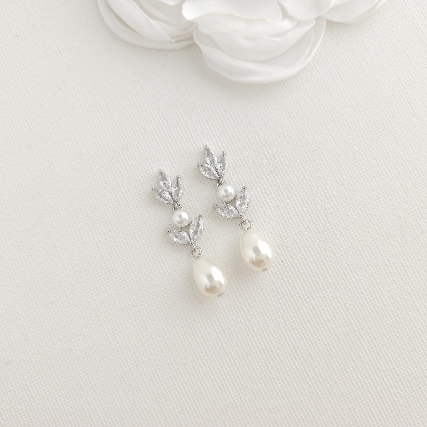 Boucles d'oreilles perle larme pour les mariages en argent - Ella