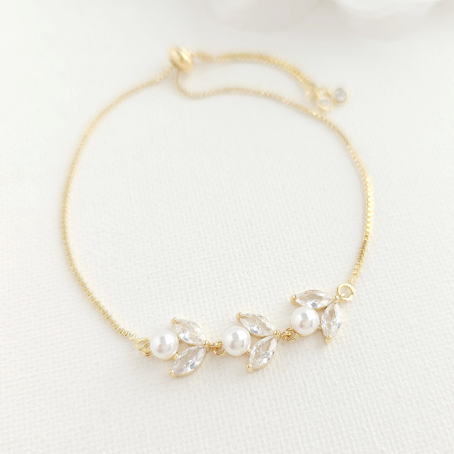 Sliding Gold Bracelet With Pearls-Leila