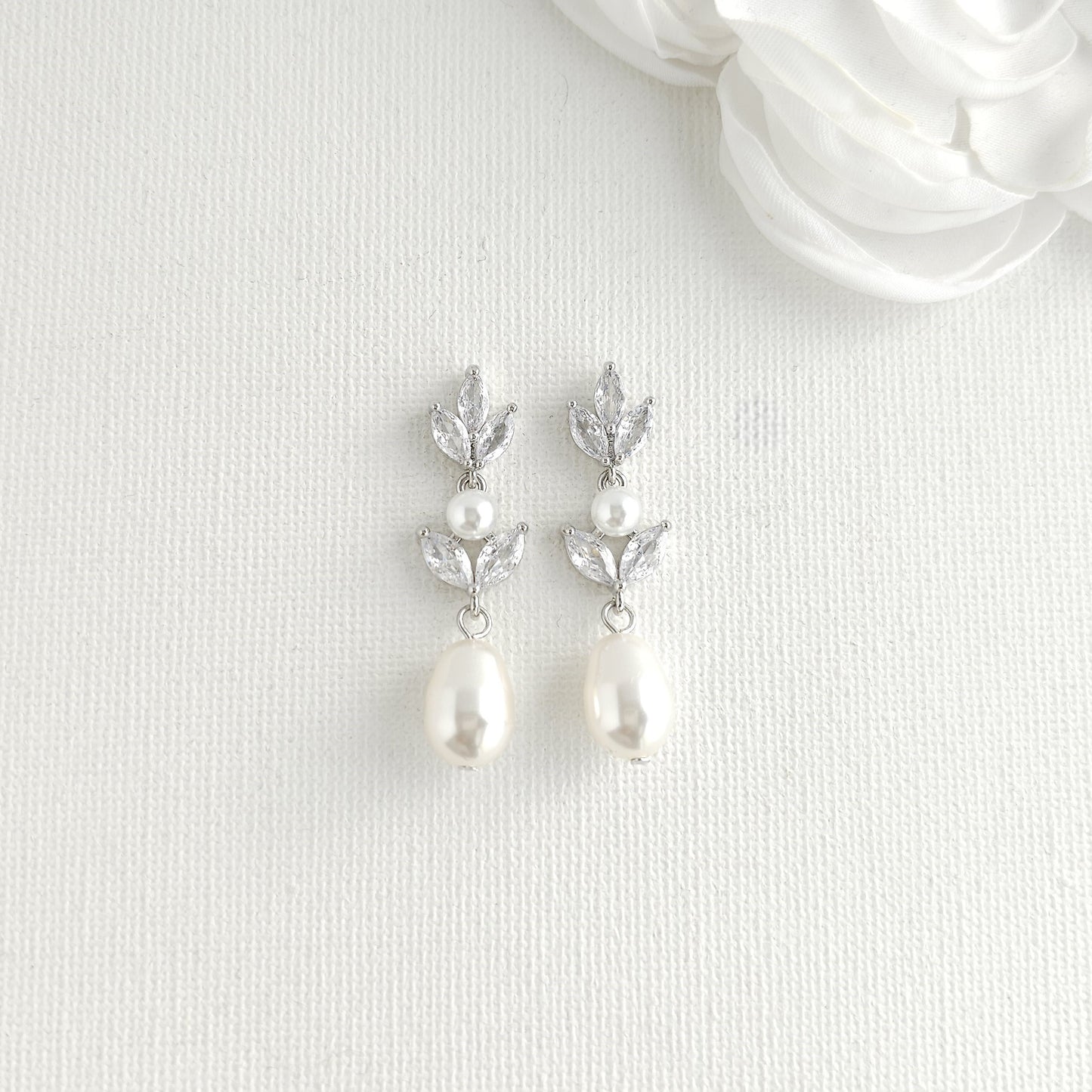Boucles d'oreilles perle larme pour les mariages en argent - Ella