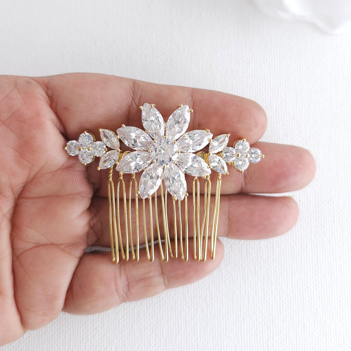 Dainty Silver Wedding Comb | Sparkling Cubic Zirconia Flower Hair Piece for Veil - Daisy