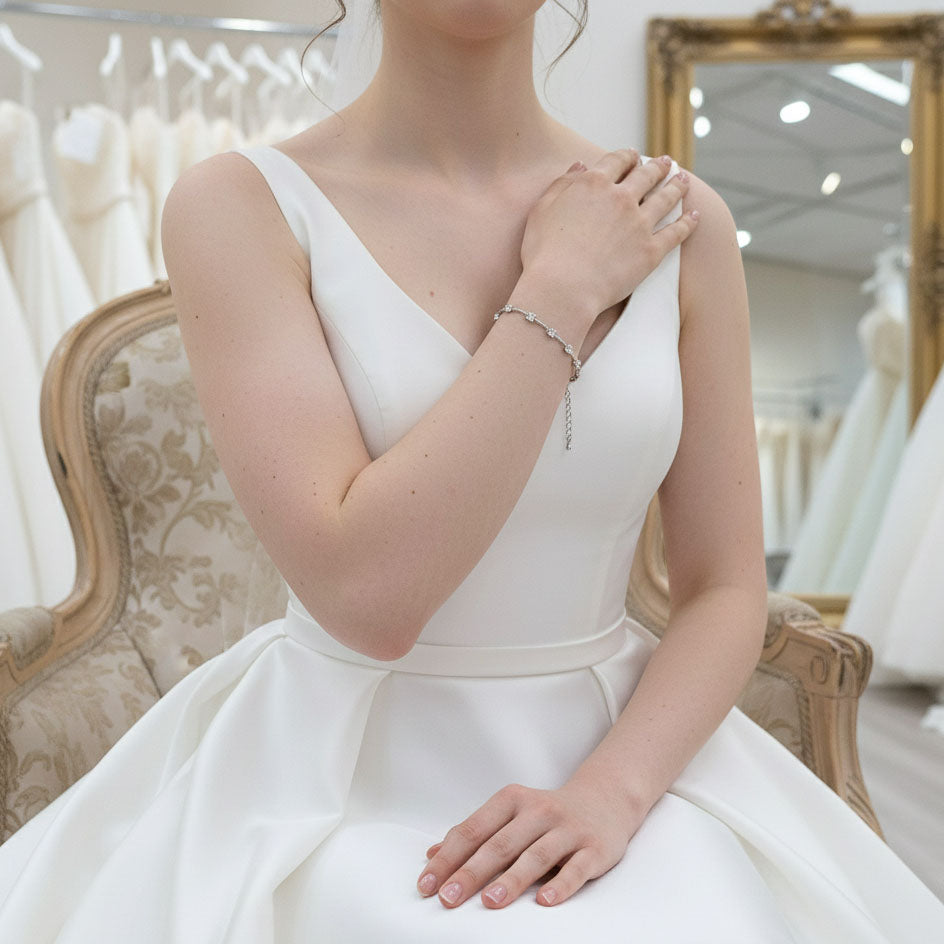 Delicate Bracelet in 14k Yellow Gold-Ginger