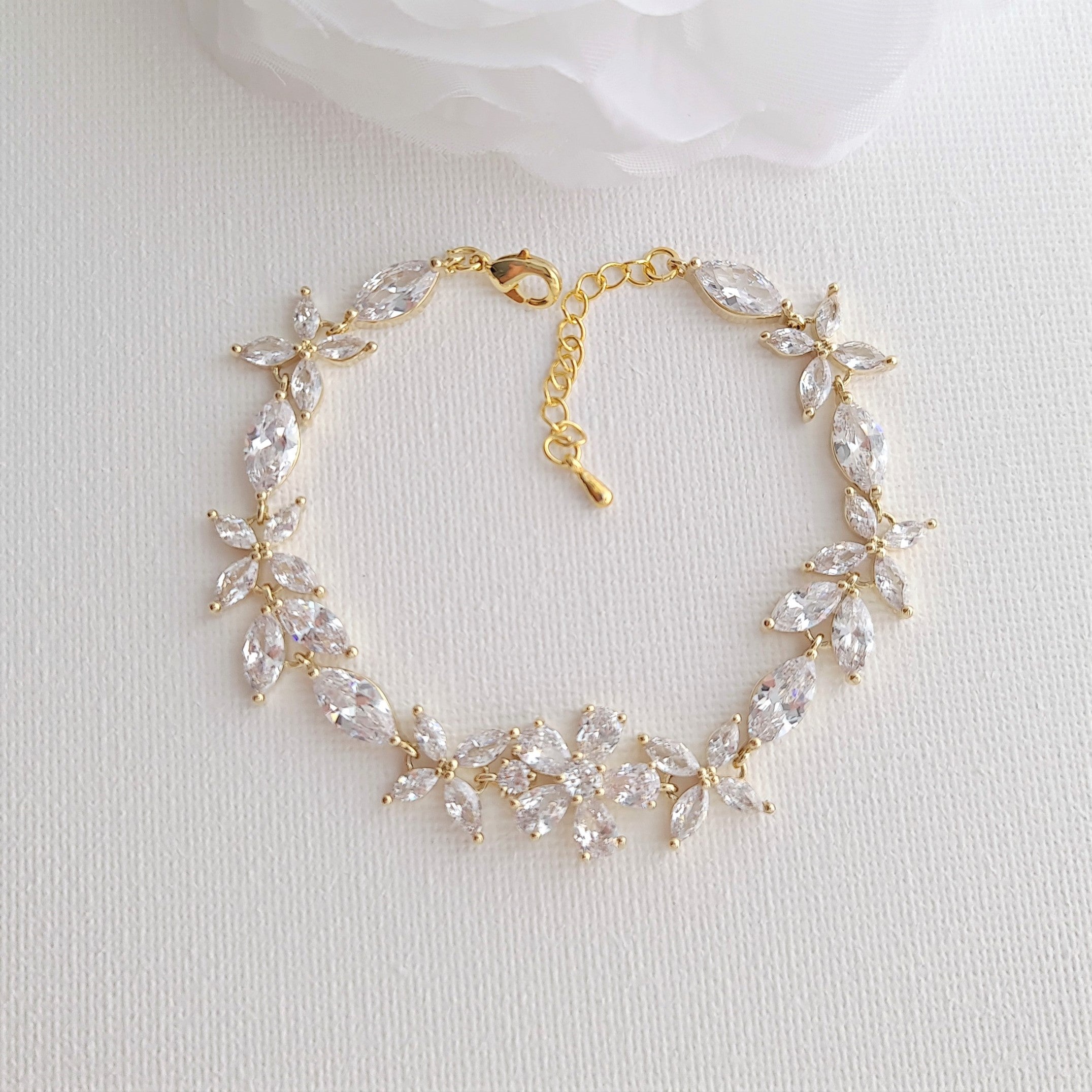21K Pure Gold Adjustable Flower Bracelet | Bracelet For Women | 18K Gold  Bracelets – Tala Gold Collection