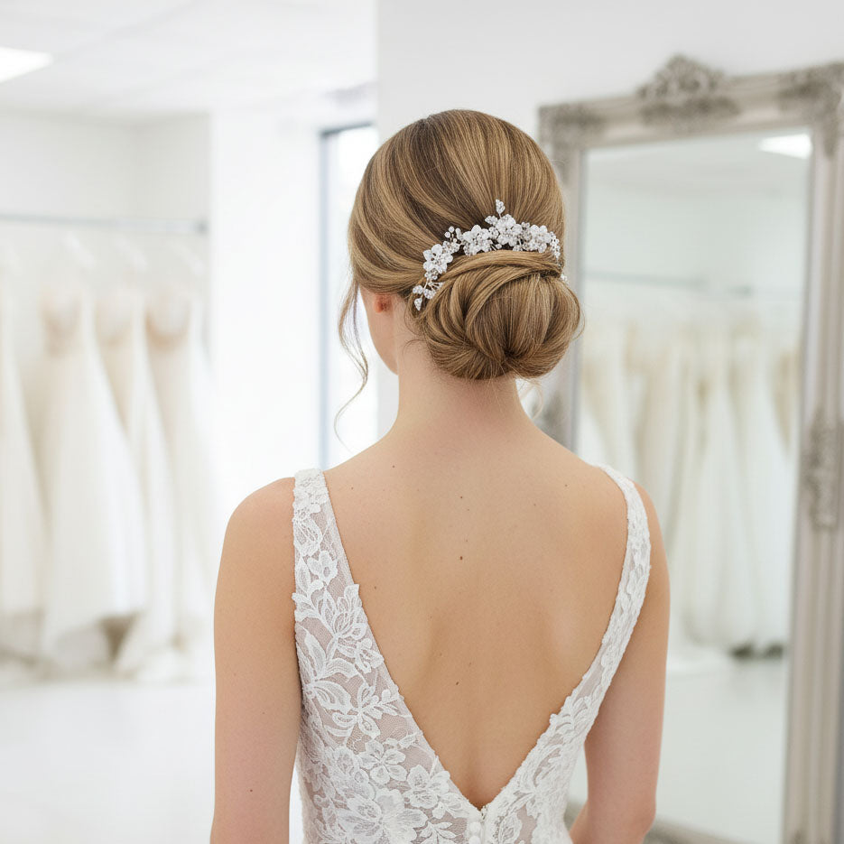 Peigne à cheveux en or pour les mariages avec des fleurs et des feuilles - Gardenia