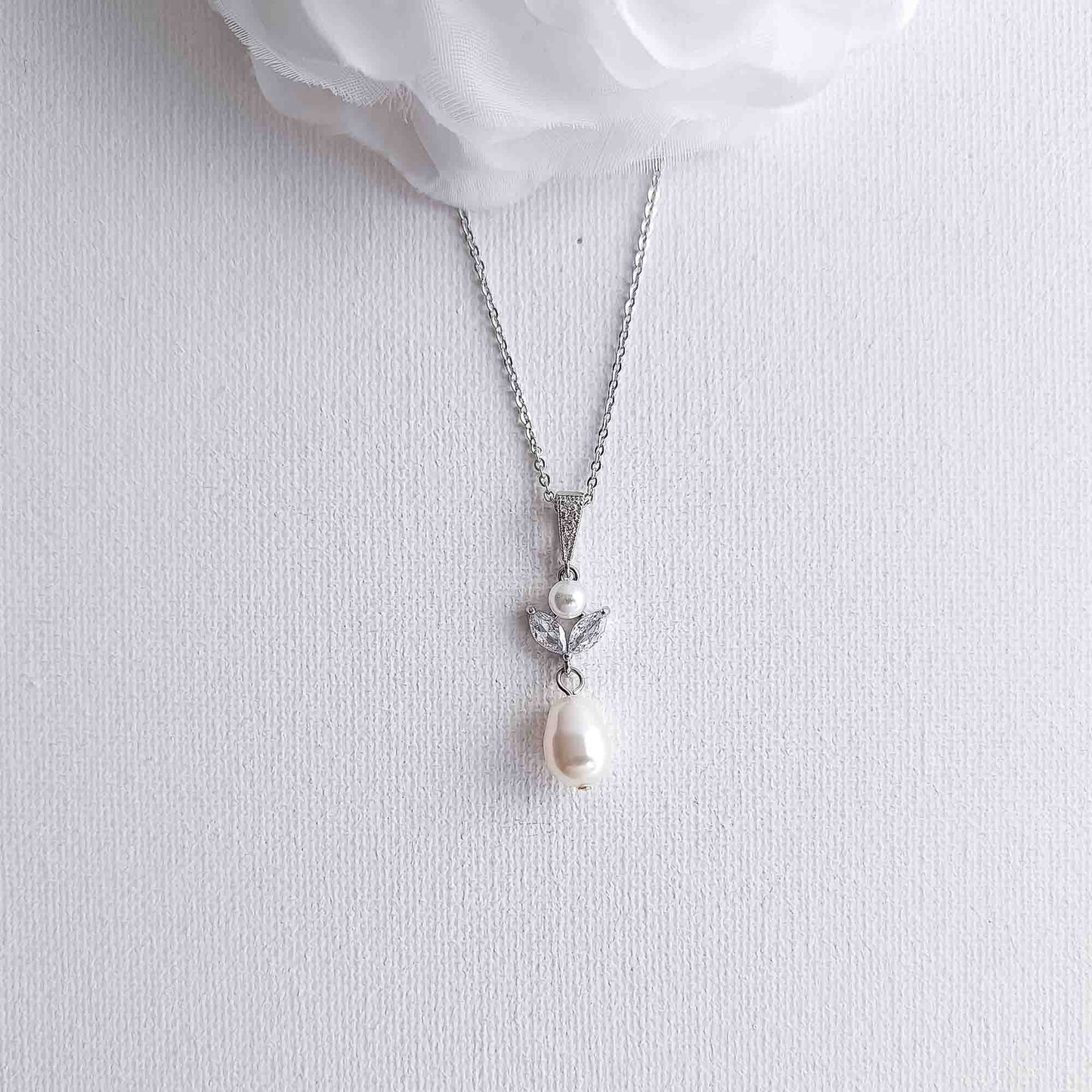 Gold Teardrop Pearl Pendant Necklace - Leila