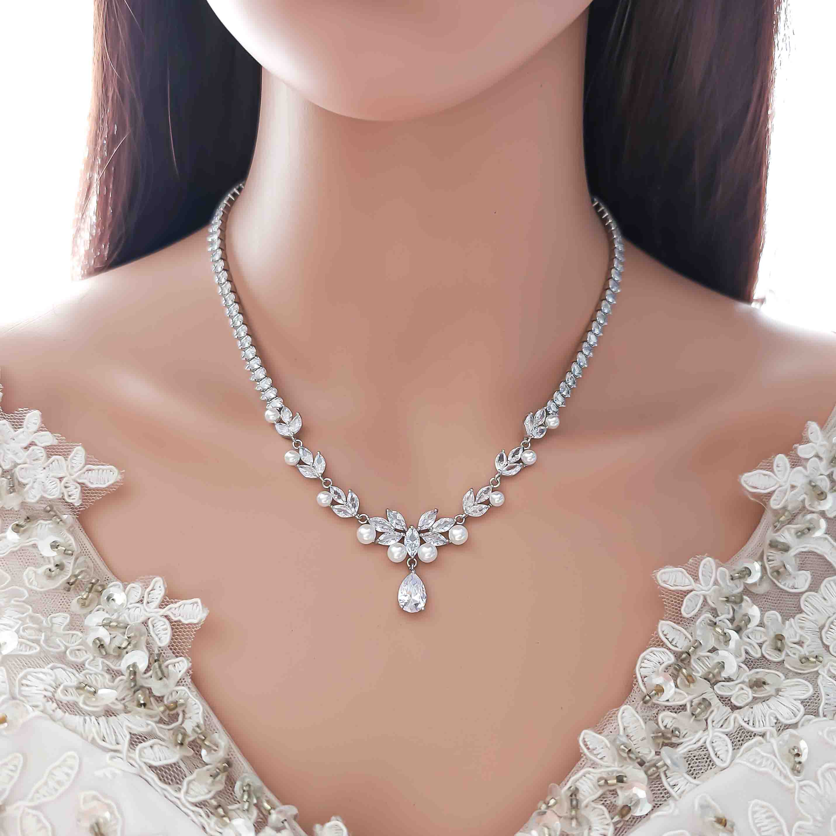 suvarn Pearl Crystal Necklace Price in India - Buy suvarn Pearl Crystal  Necklace Online at Best Prices in India | Flipkart.com