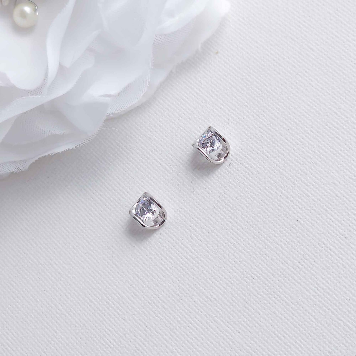 Minimalistic U-Shaped Stud Earrings-Young