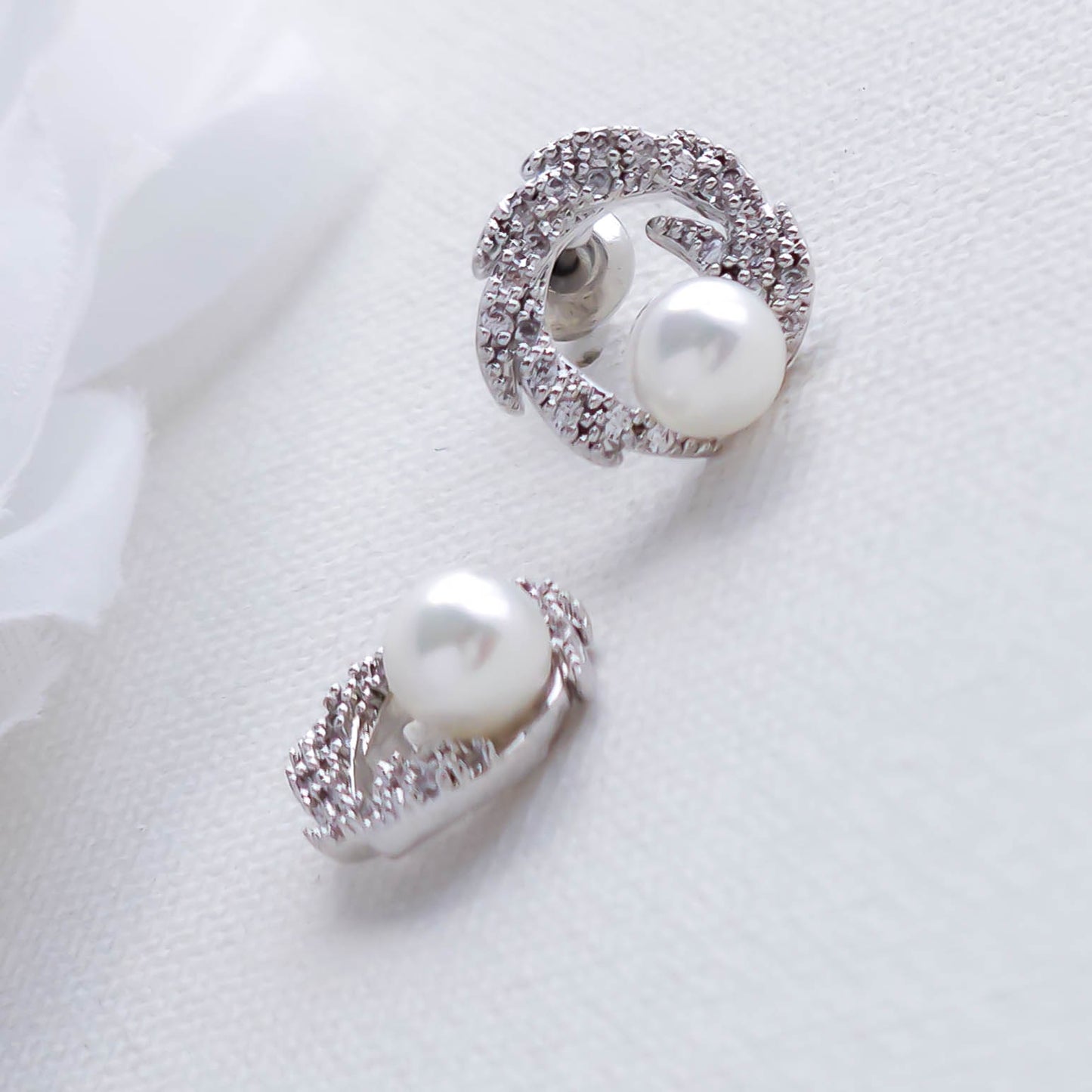 Wreath Earrings with Pearl -Vivian