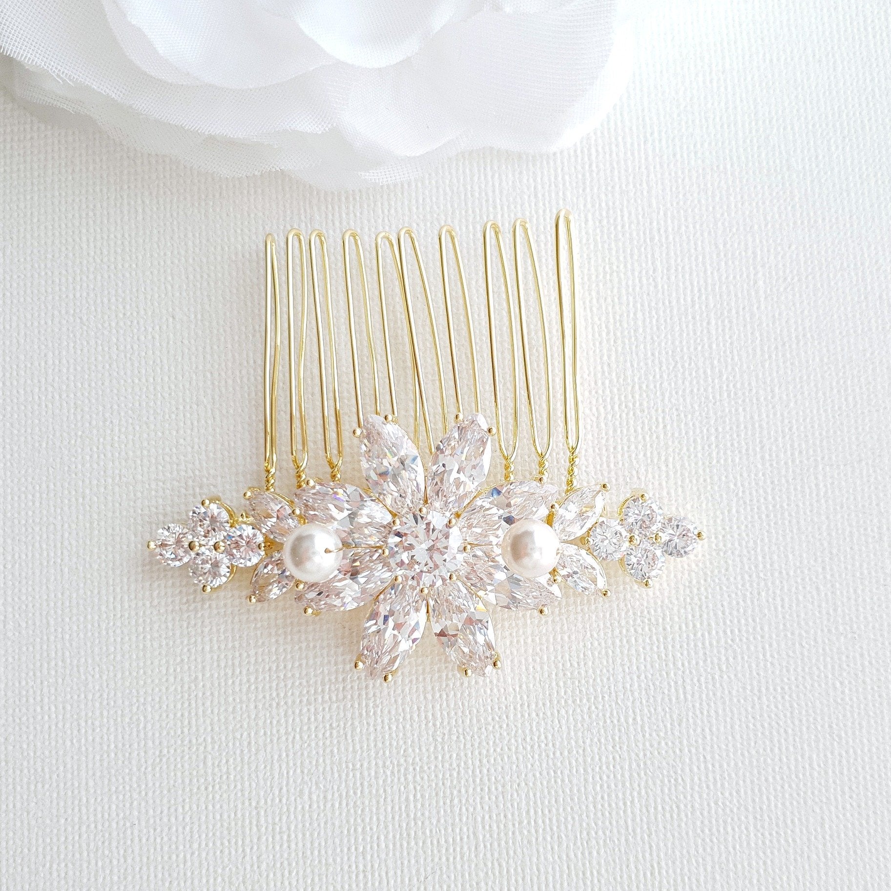 Small Wedding Veil Comb  A Sparkly Flower Design CZ Bridal Hair Comb –  PoetryDesigns