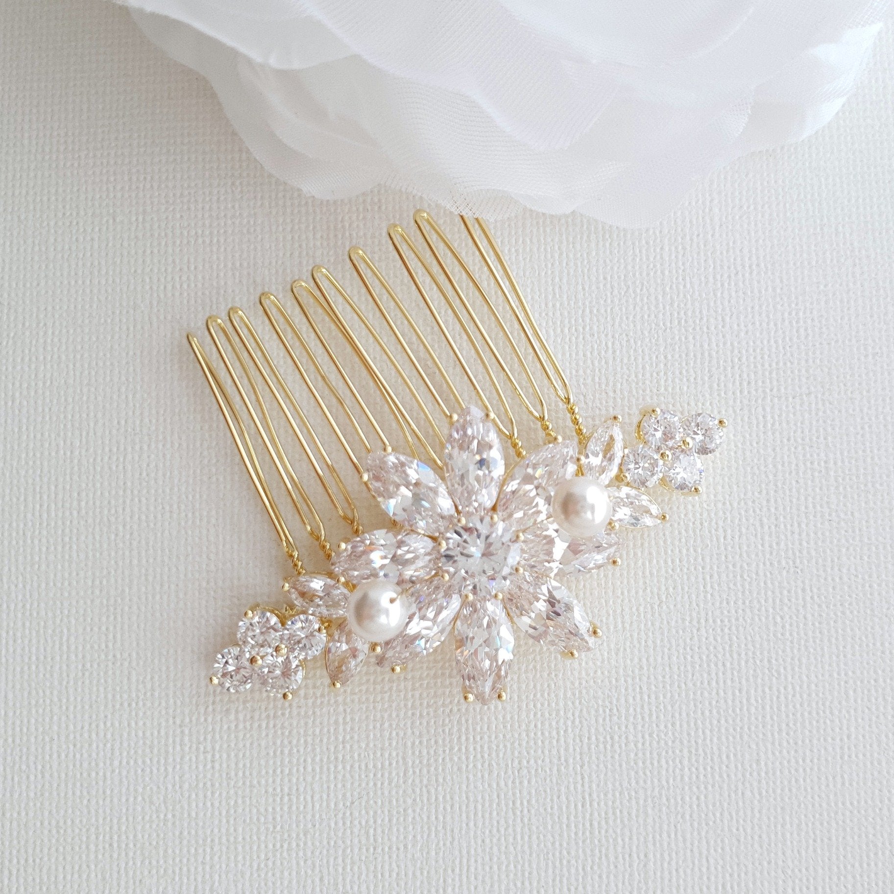 Small Wedding Veil Comb  A Sparkly Flower Design CZ Bridal Hair Comb –  PoetryDesigns