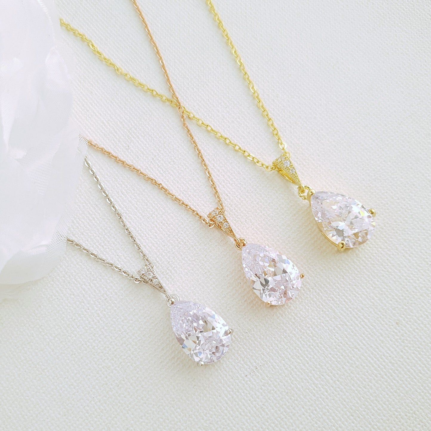 Jewelry Set for Brides and Bridesmaids in Yellow Gold-Clara