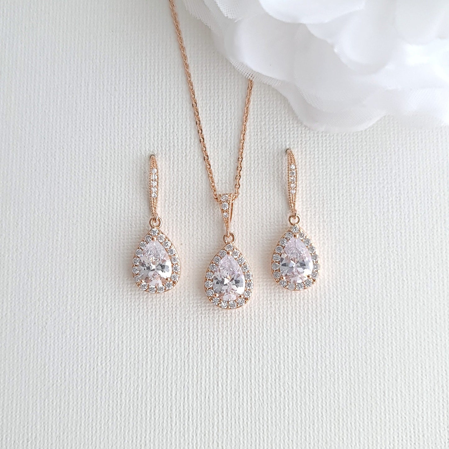 Boucles d'oreilles pendantes et collier en or rose - Emma