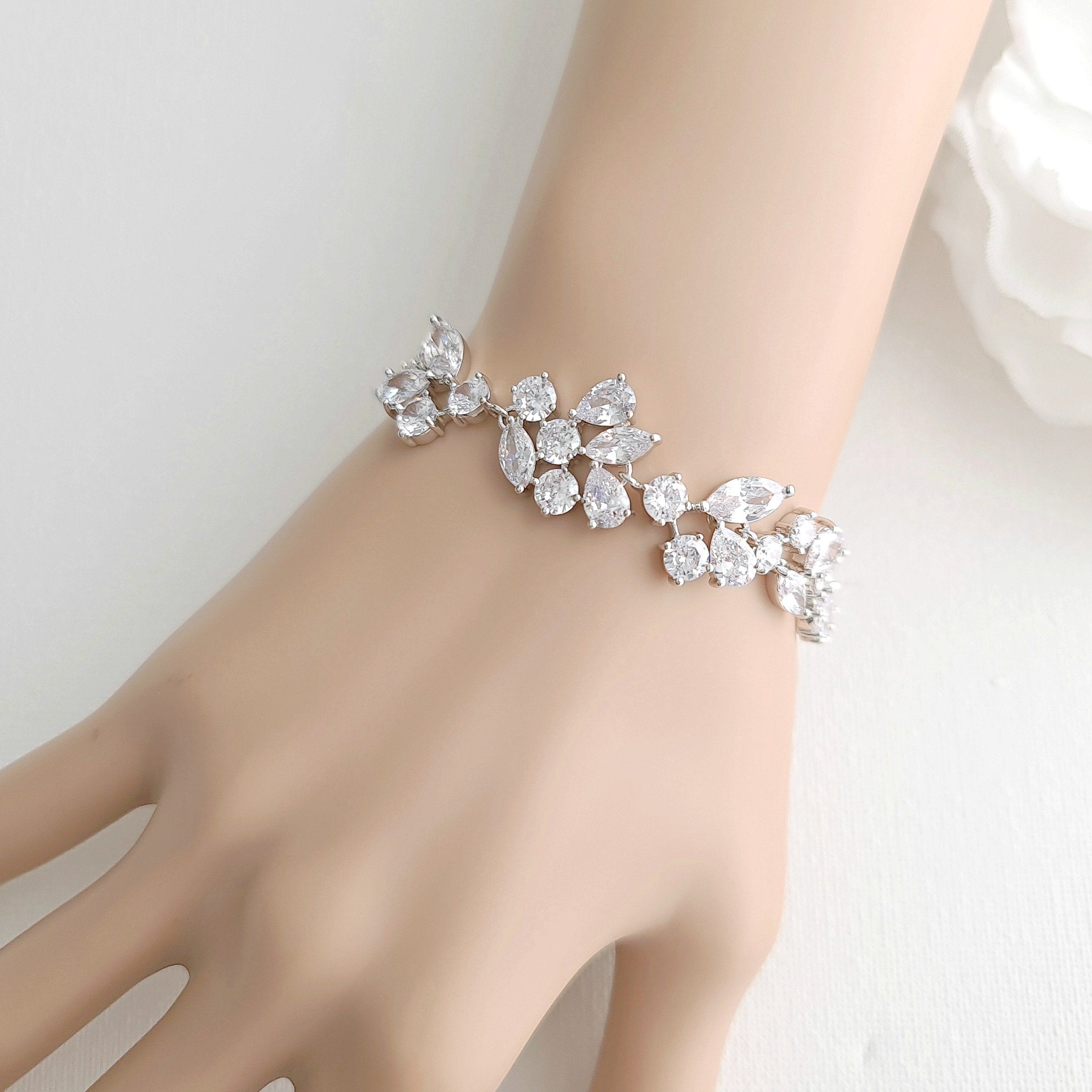 Wedding bracelets 2025 for guests