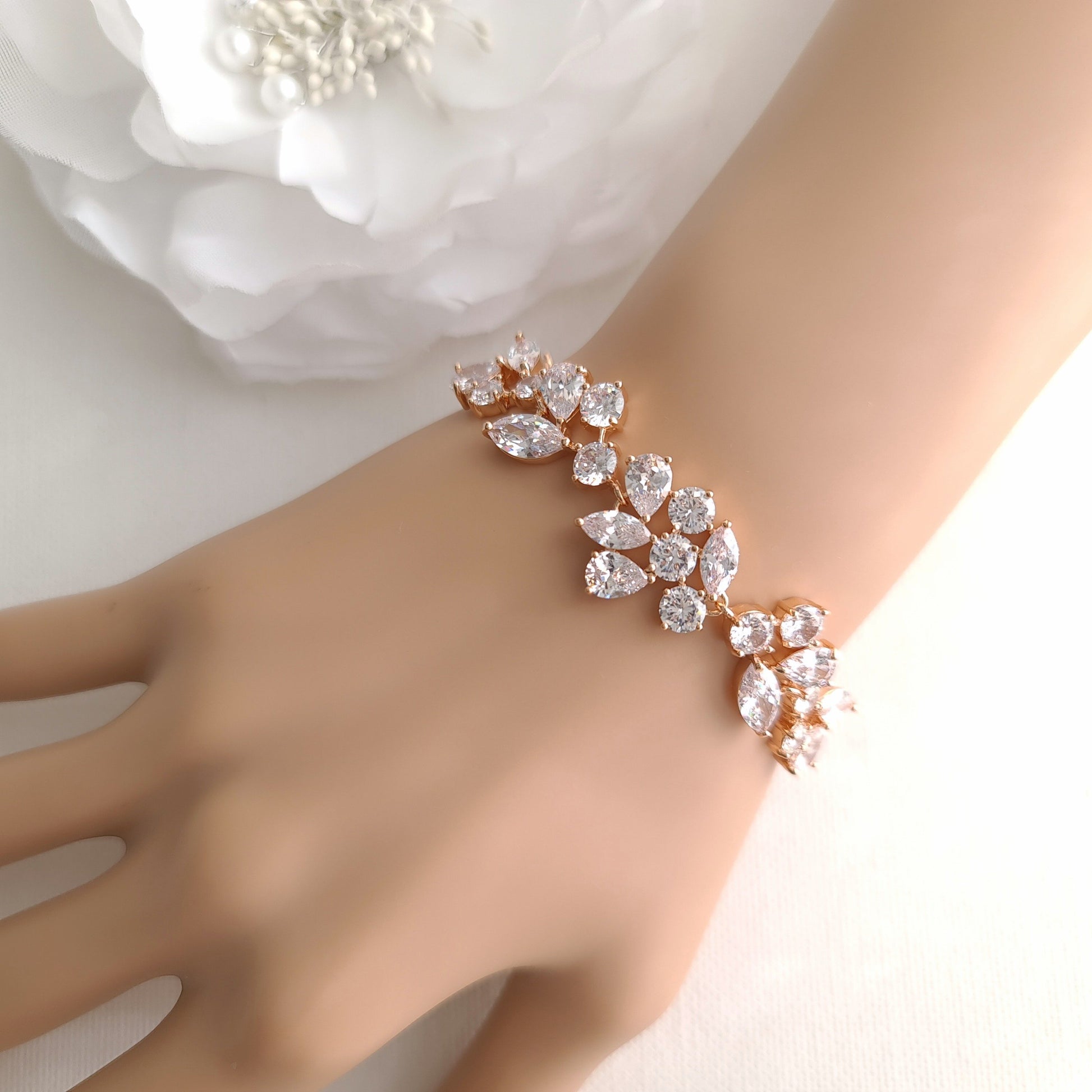 Vembley Fashion Flower Rose Gold Plated Crystal Bracelet for Girls