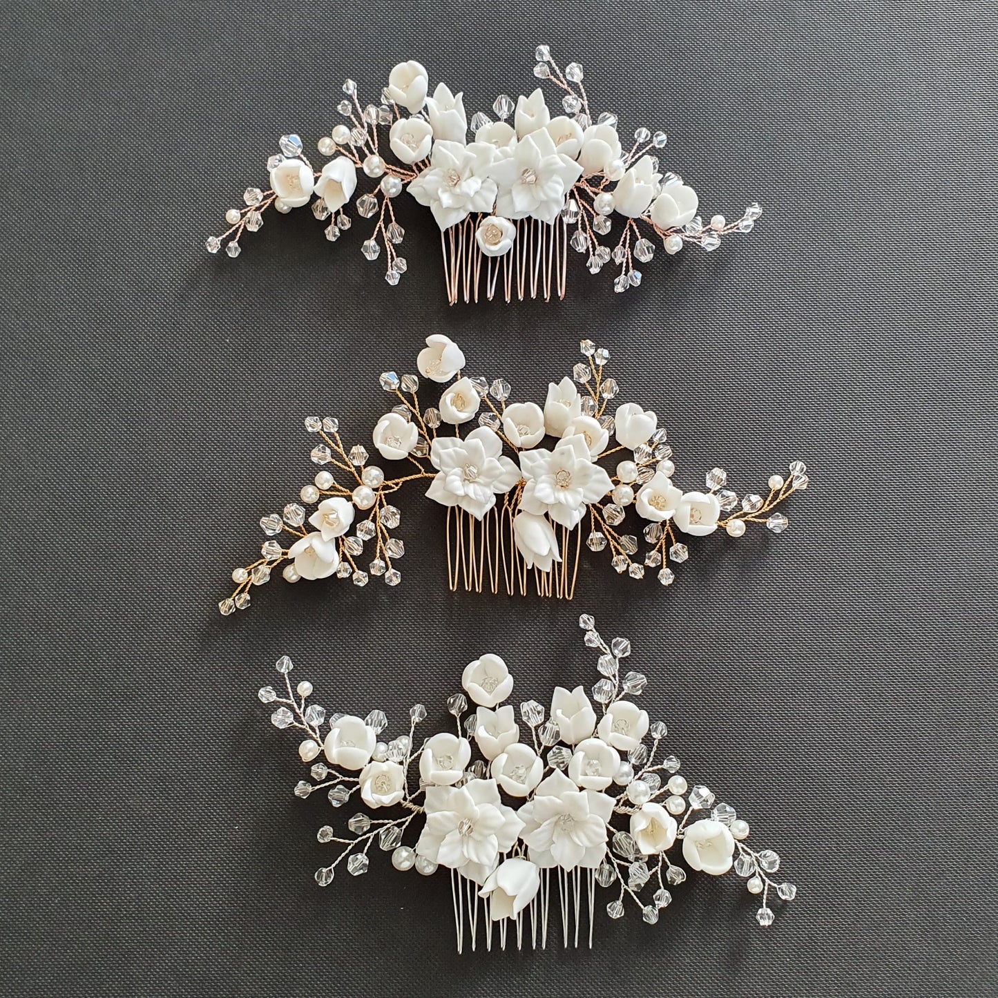 Peigne à cheveux de mariée doré avec fleur de porcelaine blanche et perles de cristal-tulipe