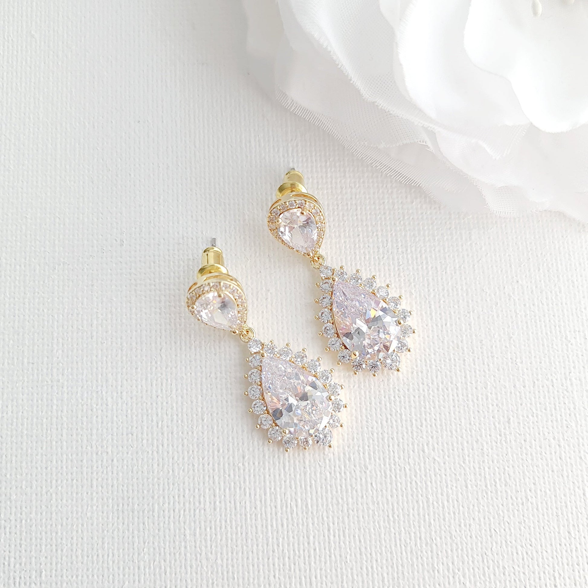 gold teardrop earrings 