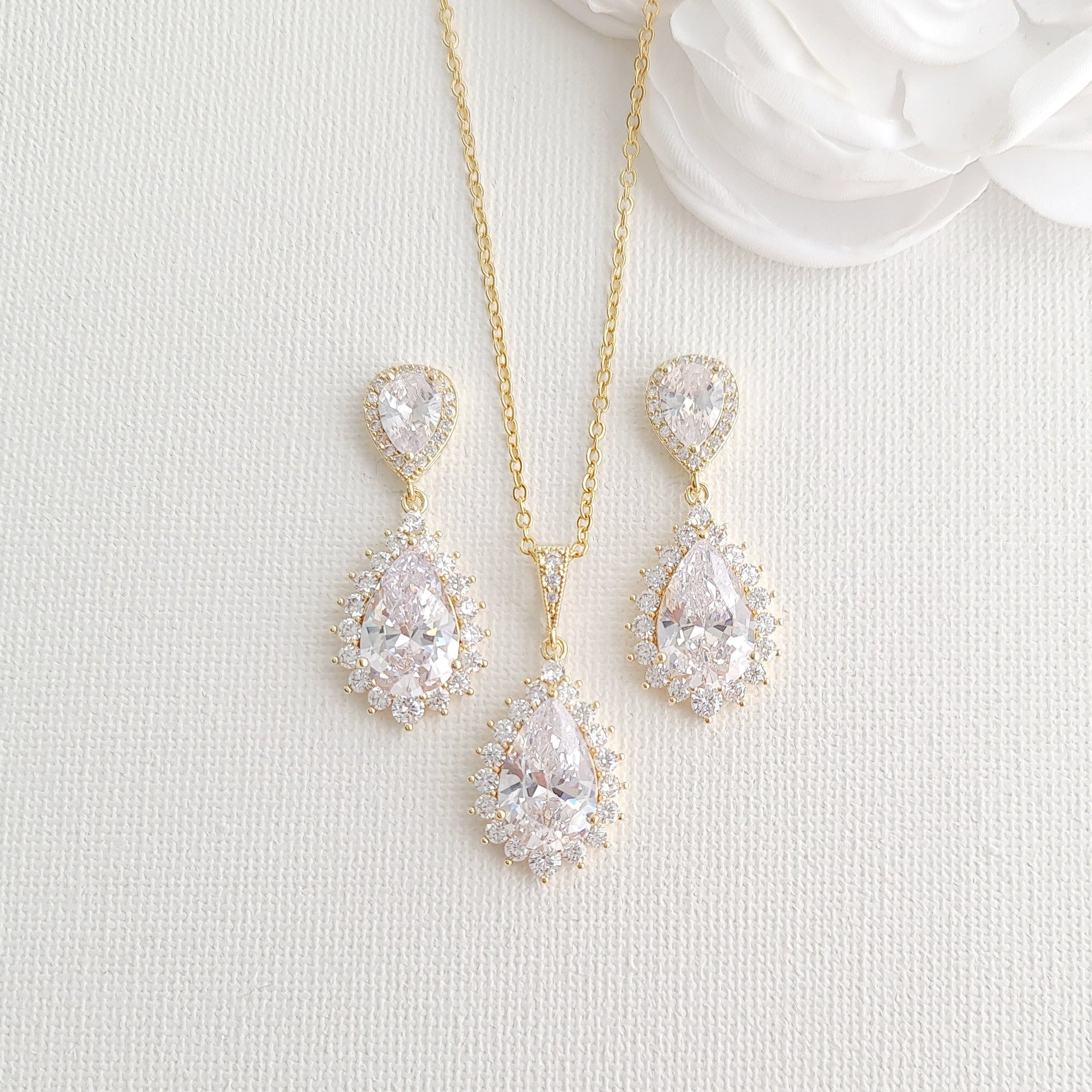 gold earring and necklace set