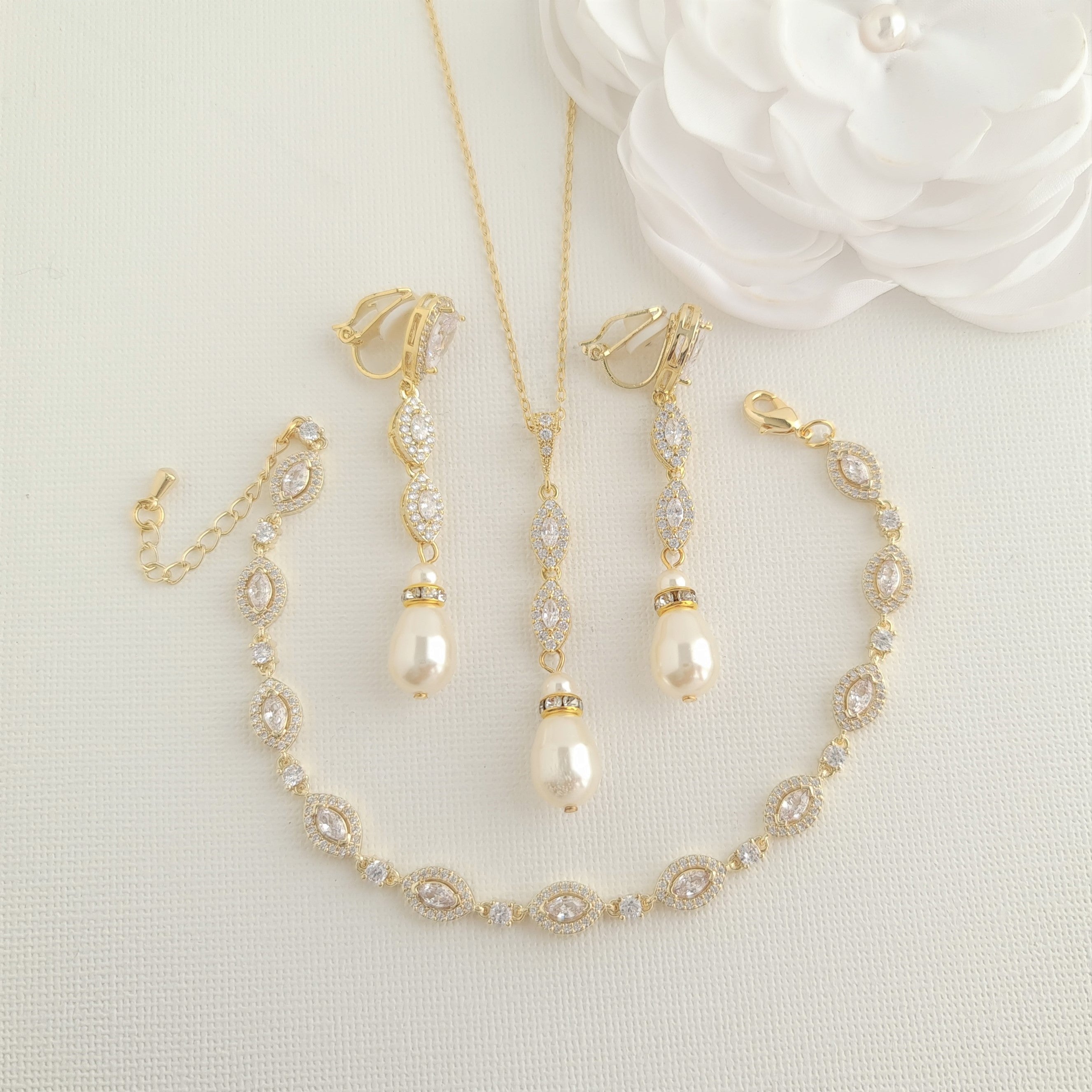 Clip on pearl 2025 earrings and necklace set