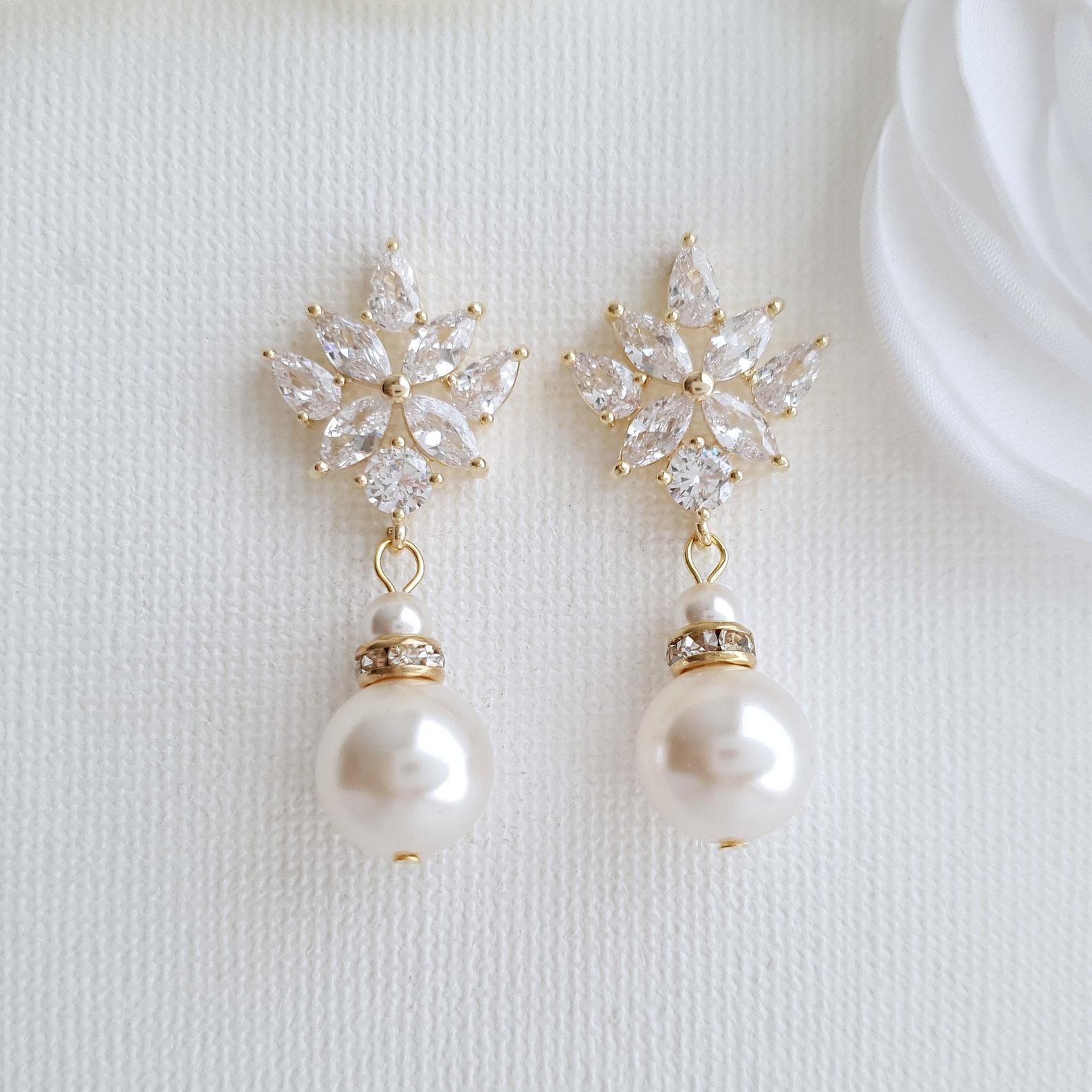 Hooked Pearl Earrings / Heike Grebenstein Fine Jewelry