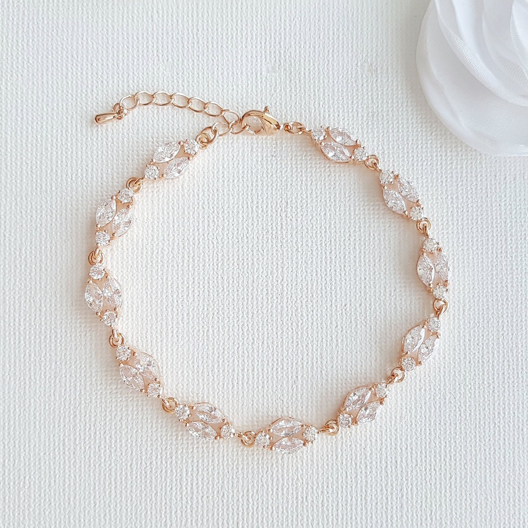 Dainty crystal online bracelet