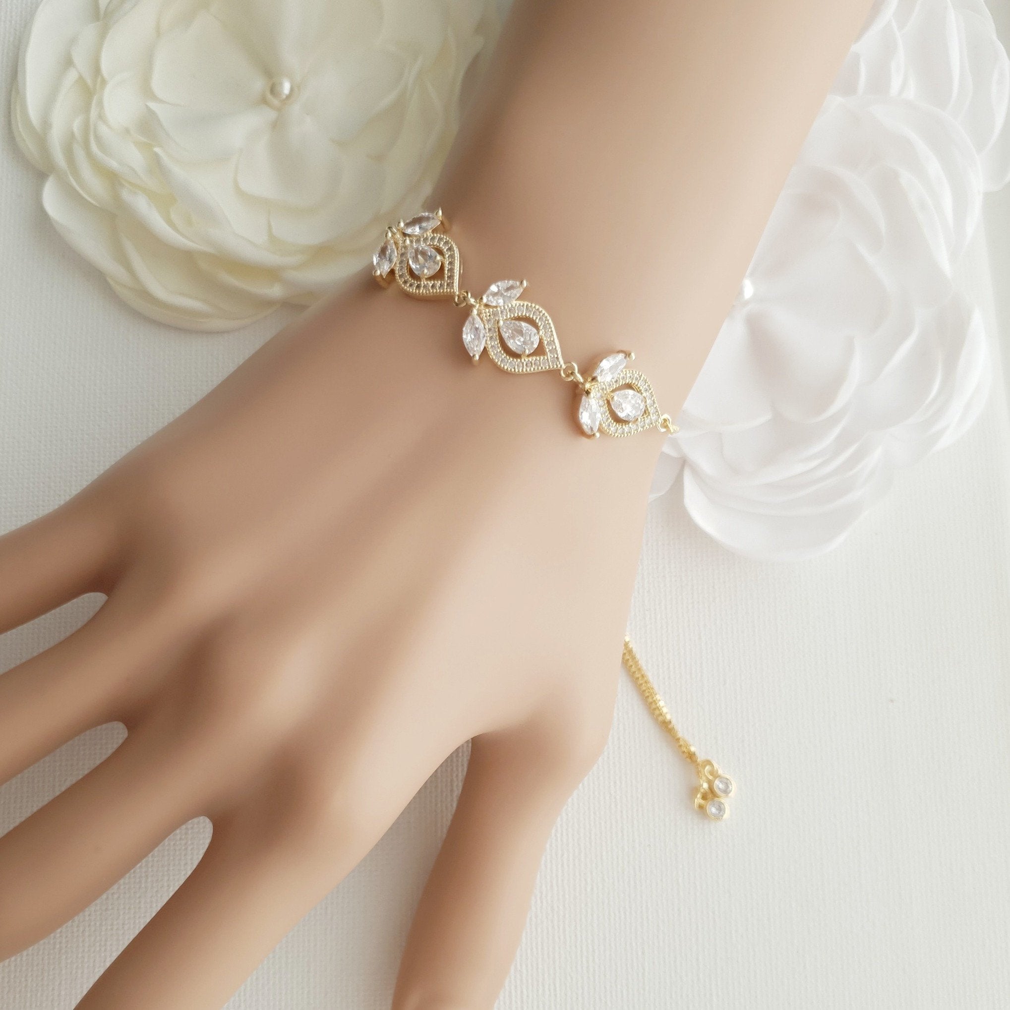 Beautiful Union Diamond Mangalsutra Bracelet for women under 25K - Candere  by Kalyan Jewellers